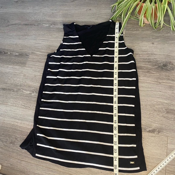 Tommy Hilfiger Tee - Picture 2 of 3